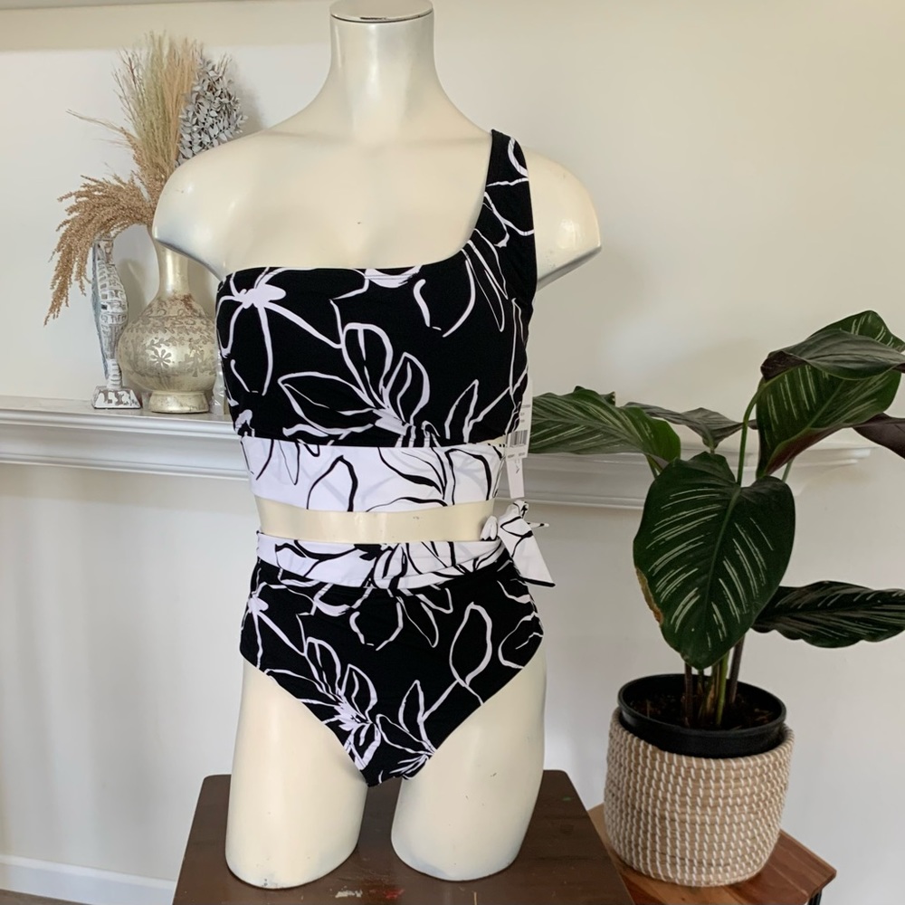 LA BLANKA Plus Moonlit One Shoulder Swimsuit Top Color Black